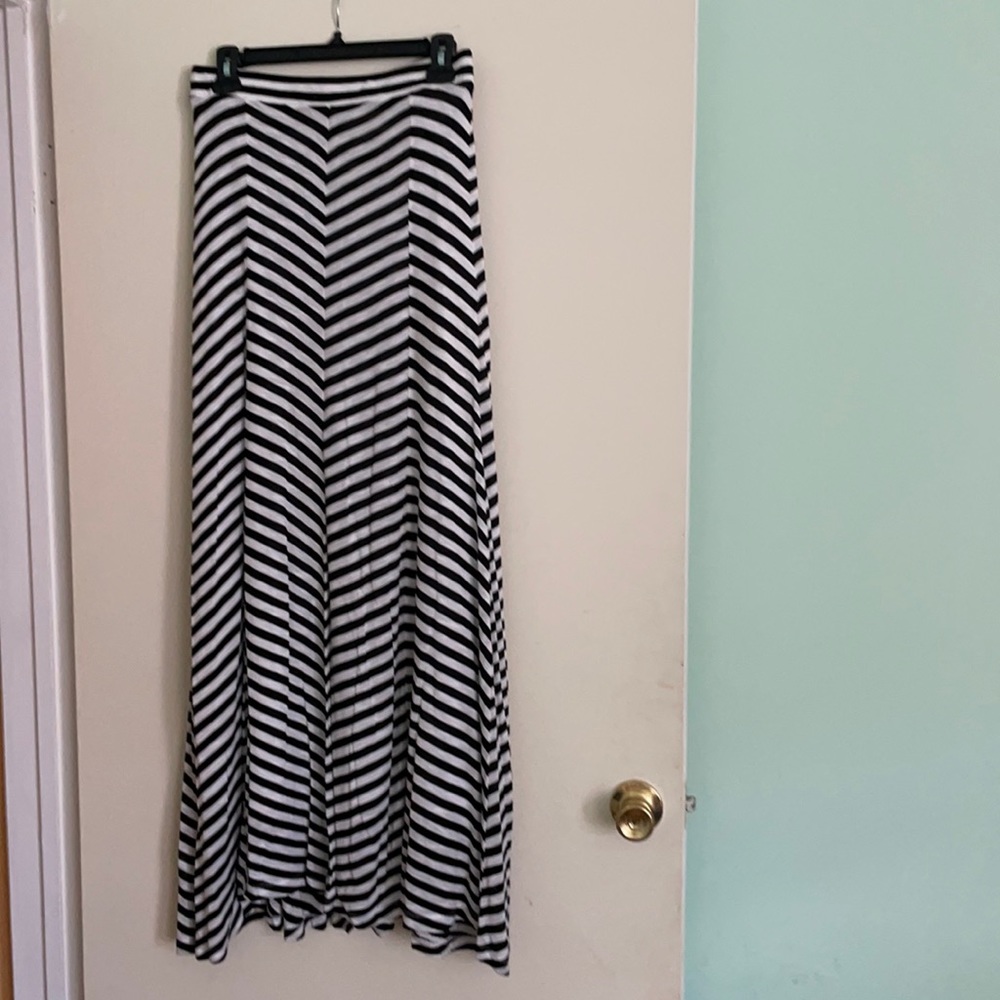 Inc maxi, fully lined black and white stripe